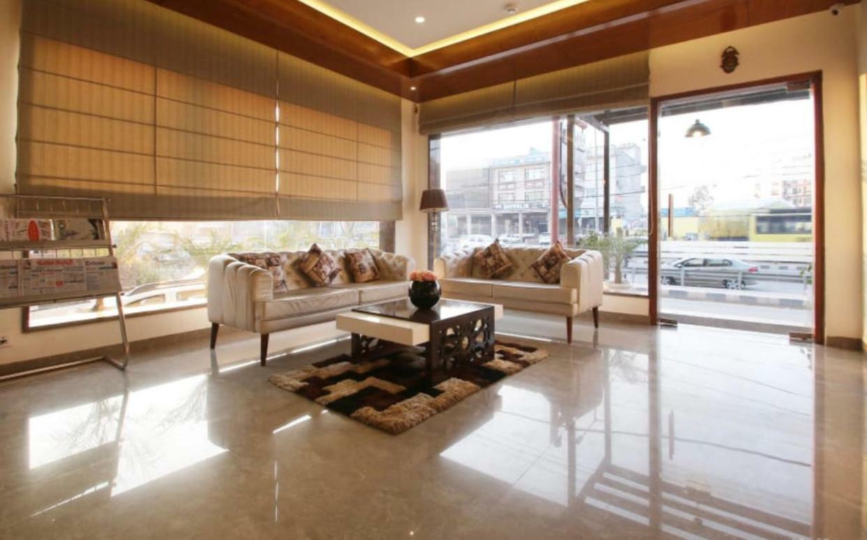 Al-Qasa Hotel Zirakpur Екстер'єр фото